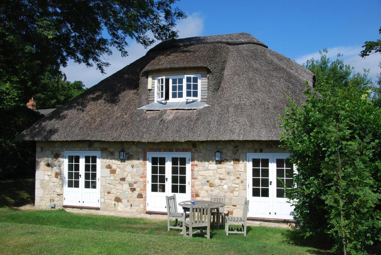 The Lodge: Adorable, Romantic Thatched Cottage 淡水 外观 照片