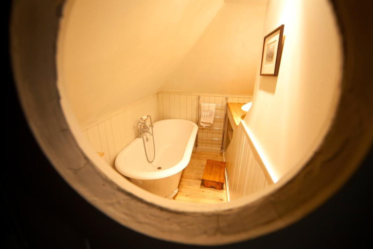 The Lodge: Adorable, Romantic Thatched Cottage 淡水 外观 照片