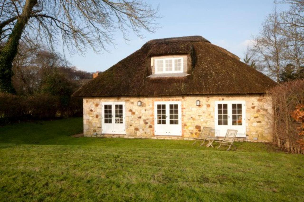 The Lodge: Adorable, Romantic Thatched Cottage 淡水 外观 照片
